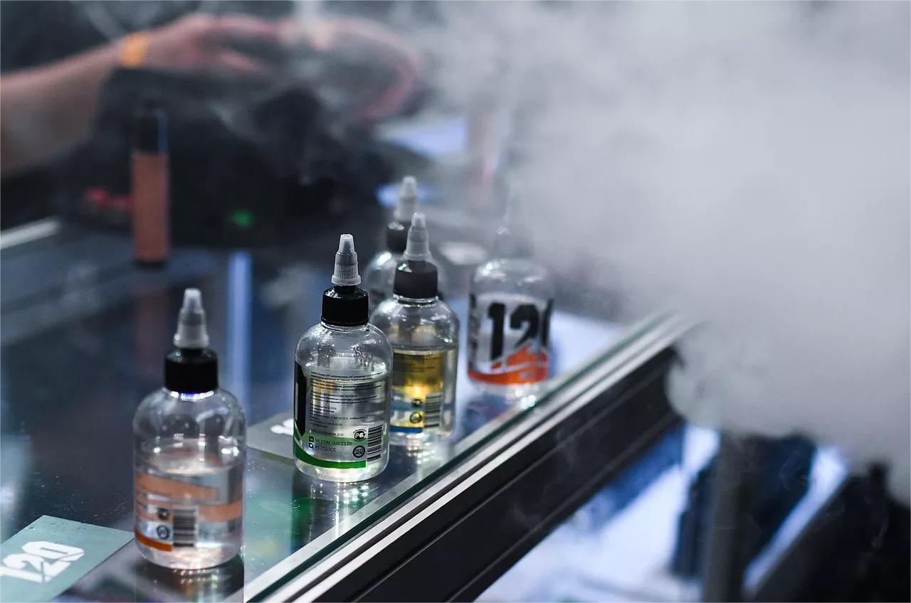 Mastering the Vaping Experience: Preventing and Resolving E-liquid Spit-Back Issues